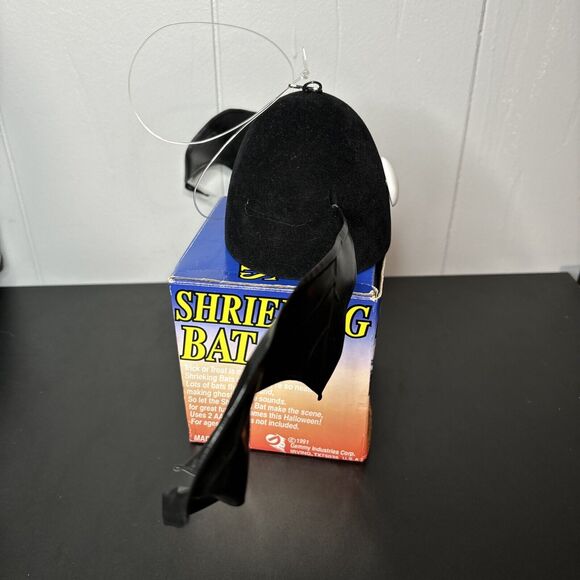 Gemmy 1991 Shrieking Shaking Bat W Box 90's Halloween Prop Works Hangs -NO SOUND - Picture 10 of 14